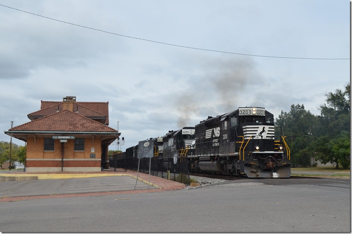 NS 3201-6171-5833-3332 head s/b A5T-04 (B’ham-Tuscaloosa or Boligee AL) with 81 loads and 29 empties. Had cars for the Alabama & Gulf Coast Ry. at Boligee, plus other local freight. Bessemer AL.